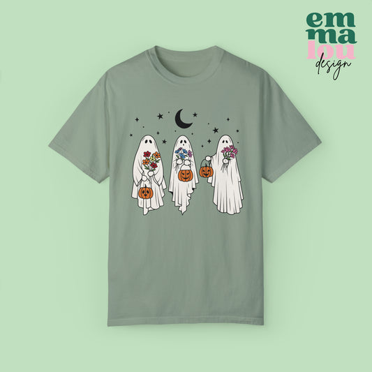 Boho Trick or Treating Ghosts holding Flowers and Pumpkins Comfort Colors Unisex Garment-Dyed T-shirt